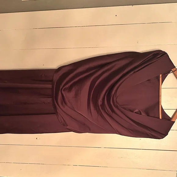 Satin gown - Picture 3 of 6